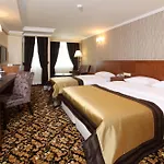 מלון Arya סקרייה