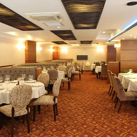 Hotel Arya 3*
