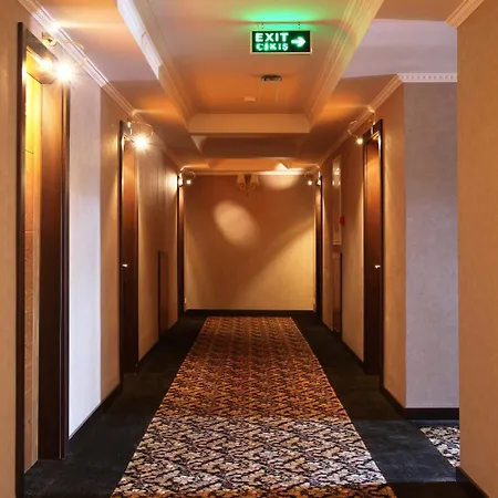 Arya Hotel